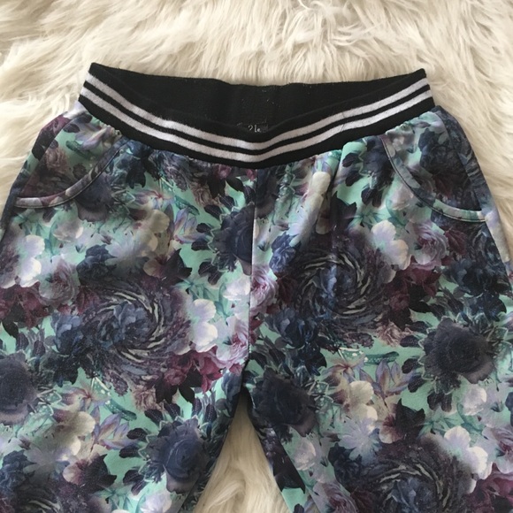 🎉Bundle of 2 Pants - Picture 7 of 8